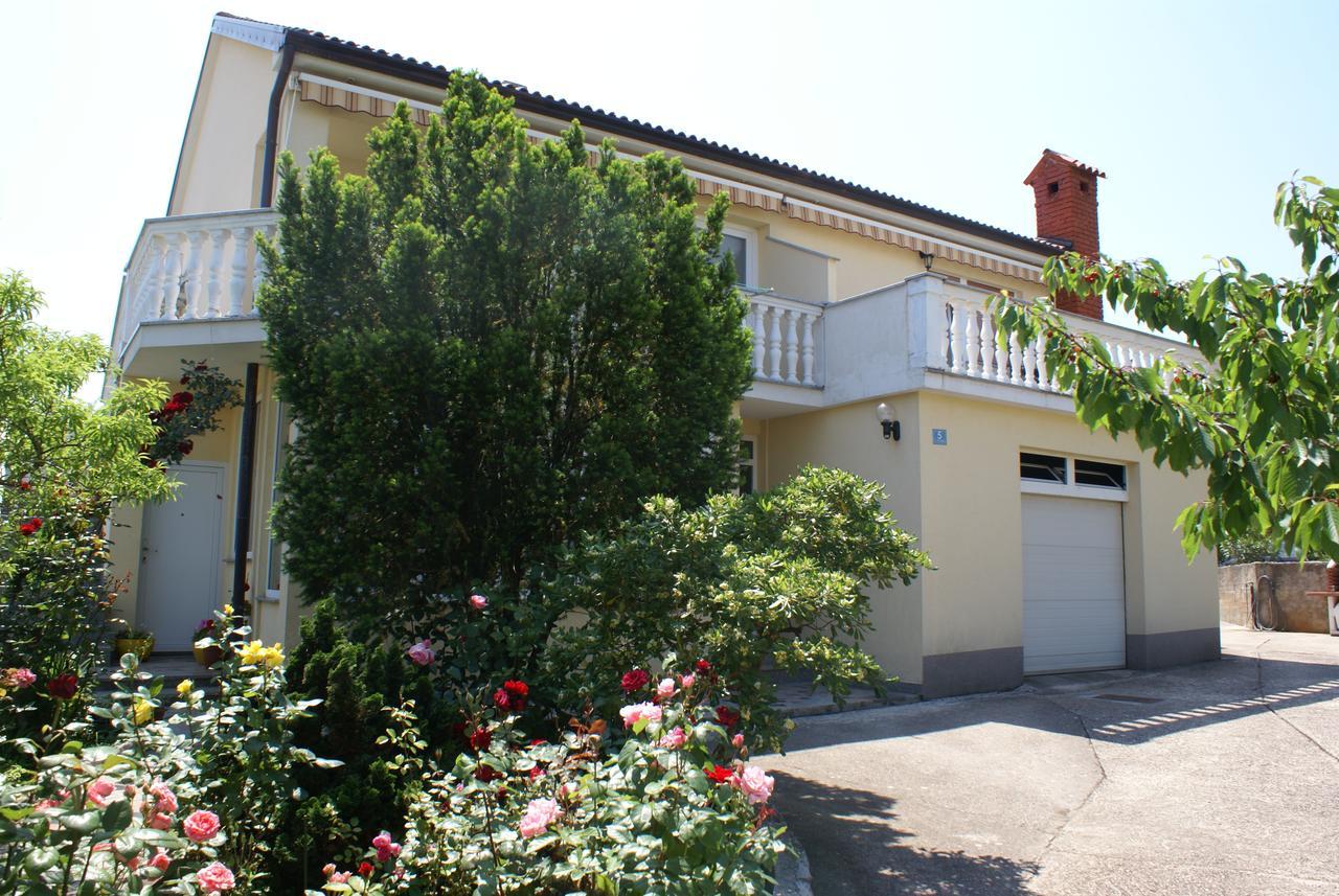 Apartments Nikola Krk Town Luaran gambar