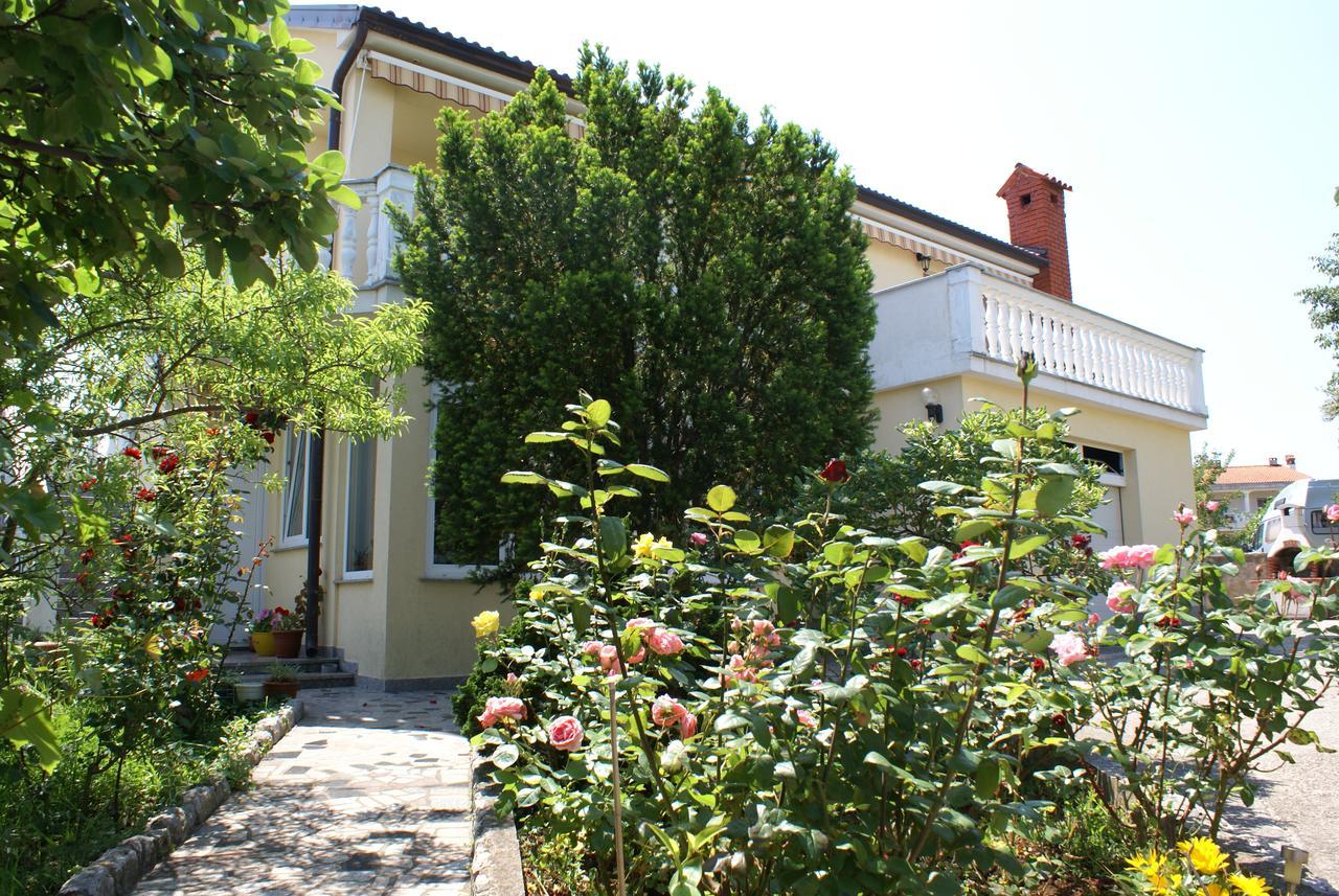 Apartments Nikola Krk Town Luaran gambar