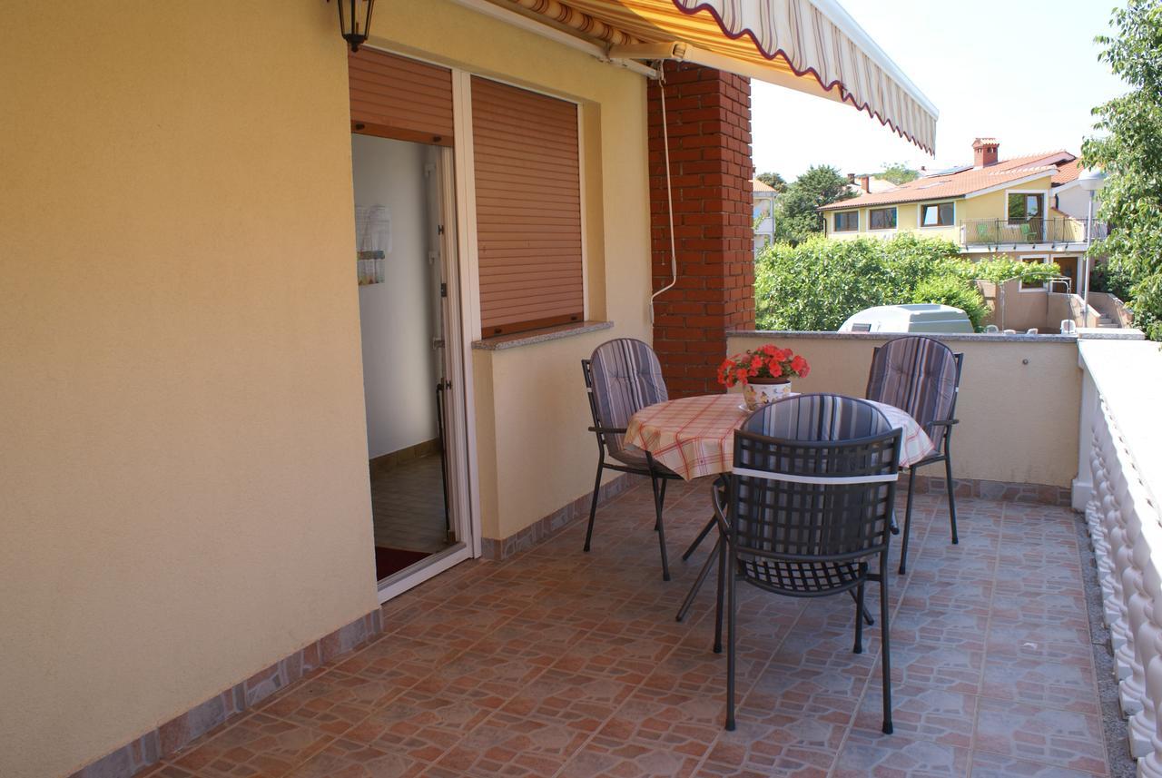 Apartments Nikola Krk Town Luaran gambar