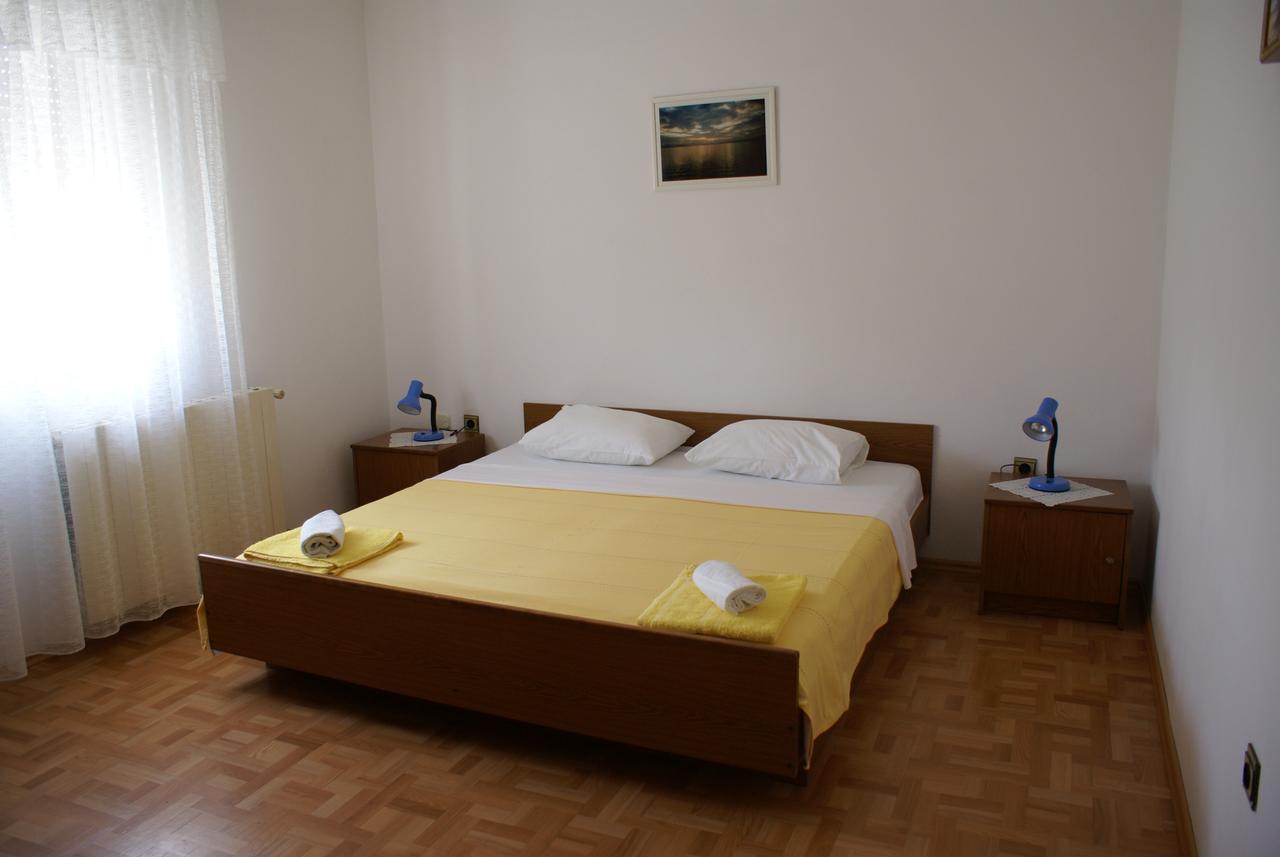 Apartments Nikola Krk Town Luaran gambar