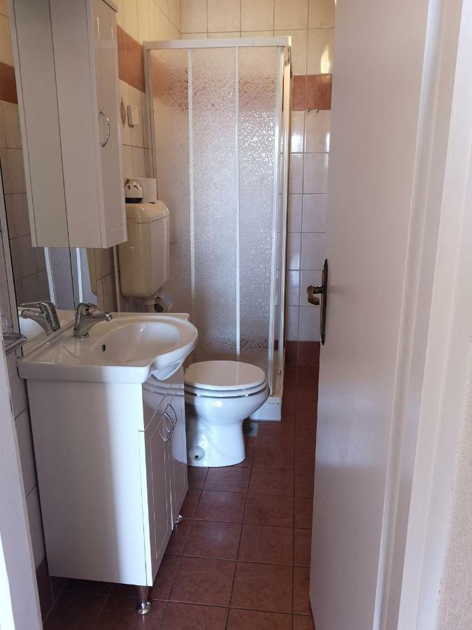 Apartments Nikola Krk Town Luaran gambar